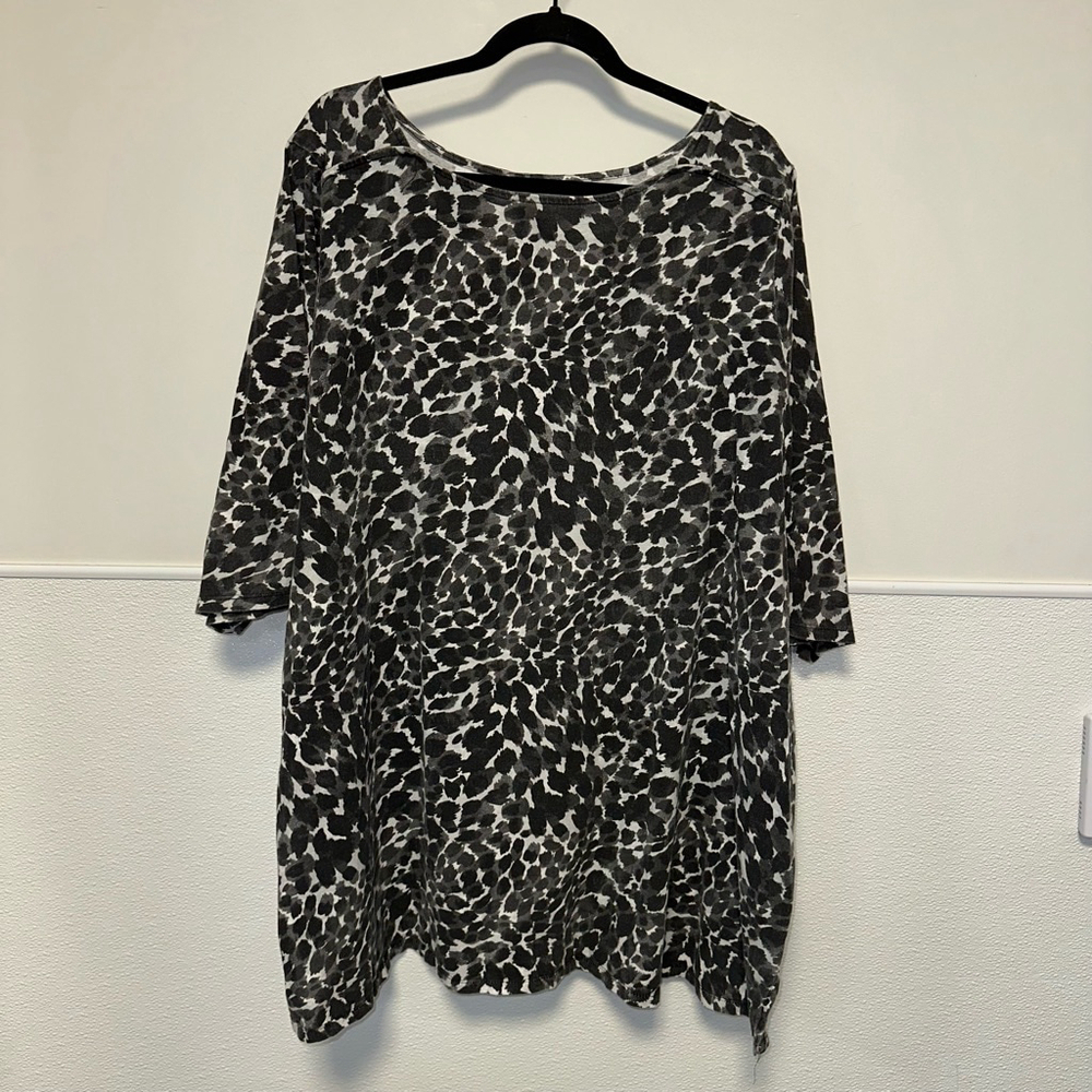 Roman's Women's Plus cheetah Black, Gray & White Short Sleeve Tee Size 3X 30/32 - Picture 8 of 8